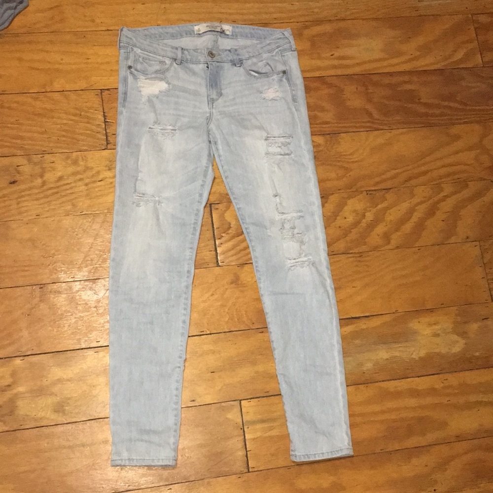 Abercrombie and Fitch distressed jeans size 8 GUC